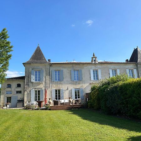Domaine De La Gemoliere Acomodação com café da manhã Gémozac Exterior foto