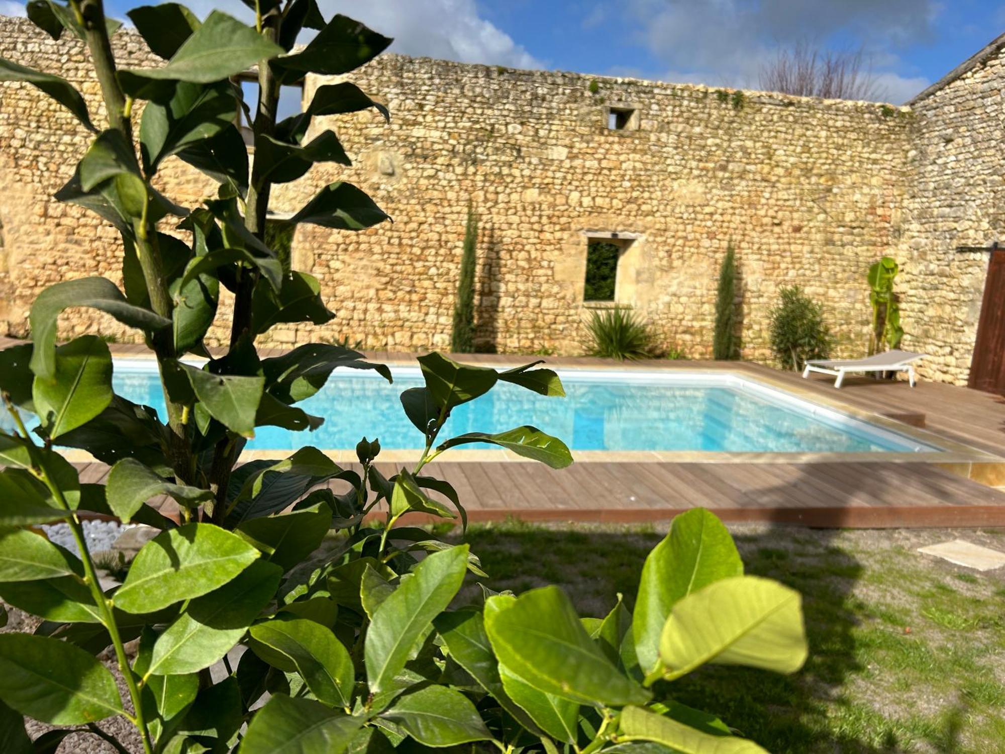 Domaine De La Gemoliere Acomodação com café da manhã Gémozac Exterior foto